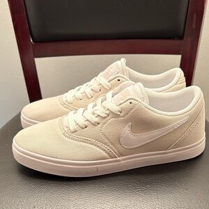 New Nike SB‎ Check Canvas Beige Shoes Sneakers 6 Youth or Women’s Size 7 1/2